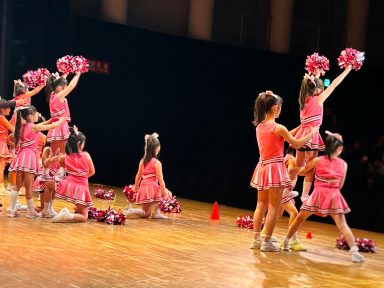 みんなでいっしょに！ 元気と笑顔チアリーディング